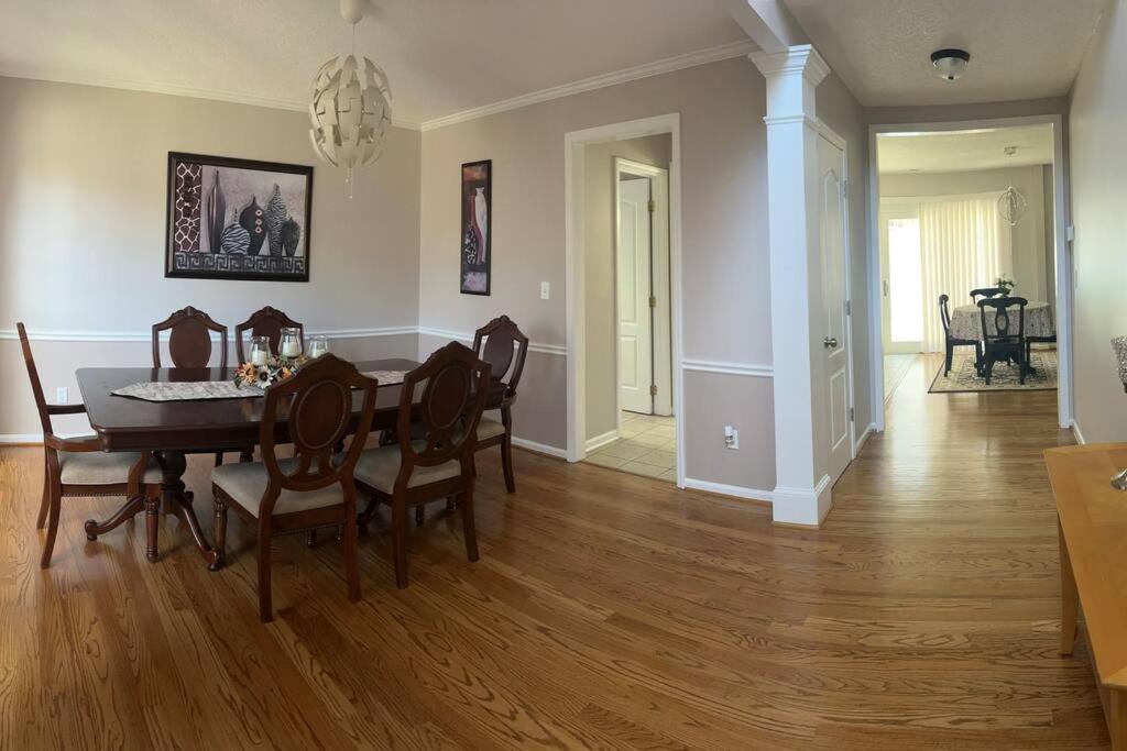 A Spacious And Warm House Fuquay-Varina Exterior photo